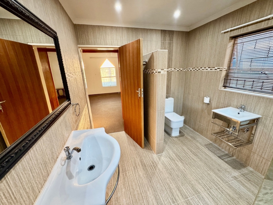5 Bedroom Property for Sale in Baillie Park North West